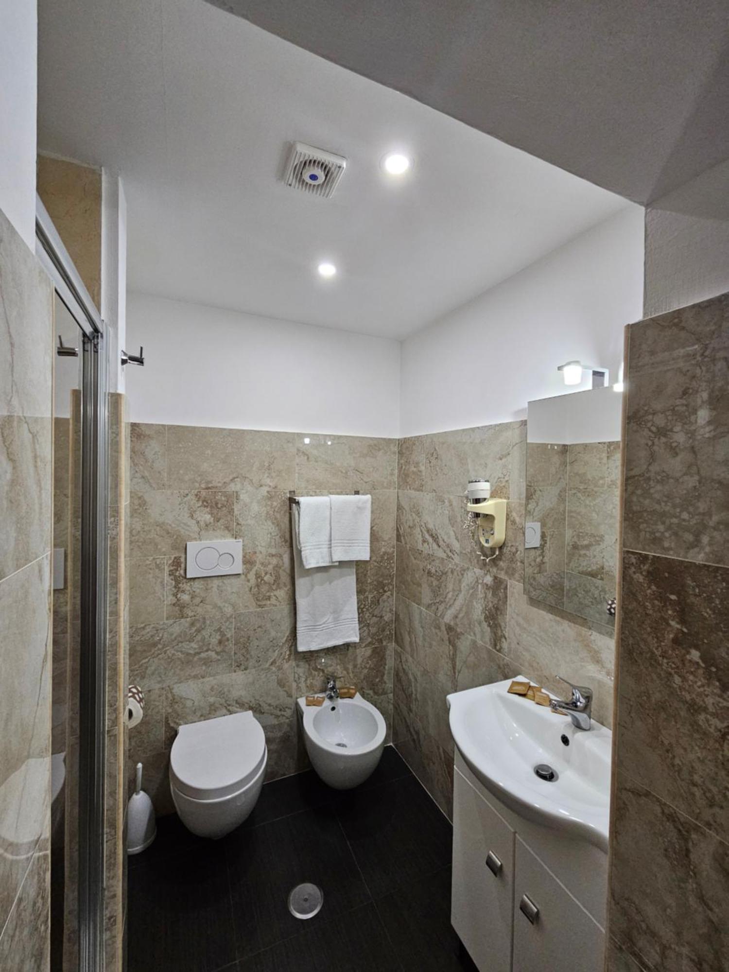 Guest House Galaxy Rome Bagian luar foto